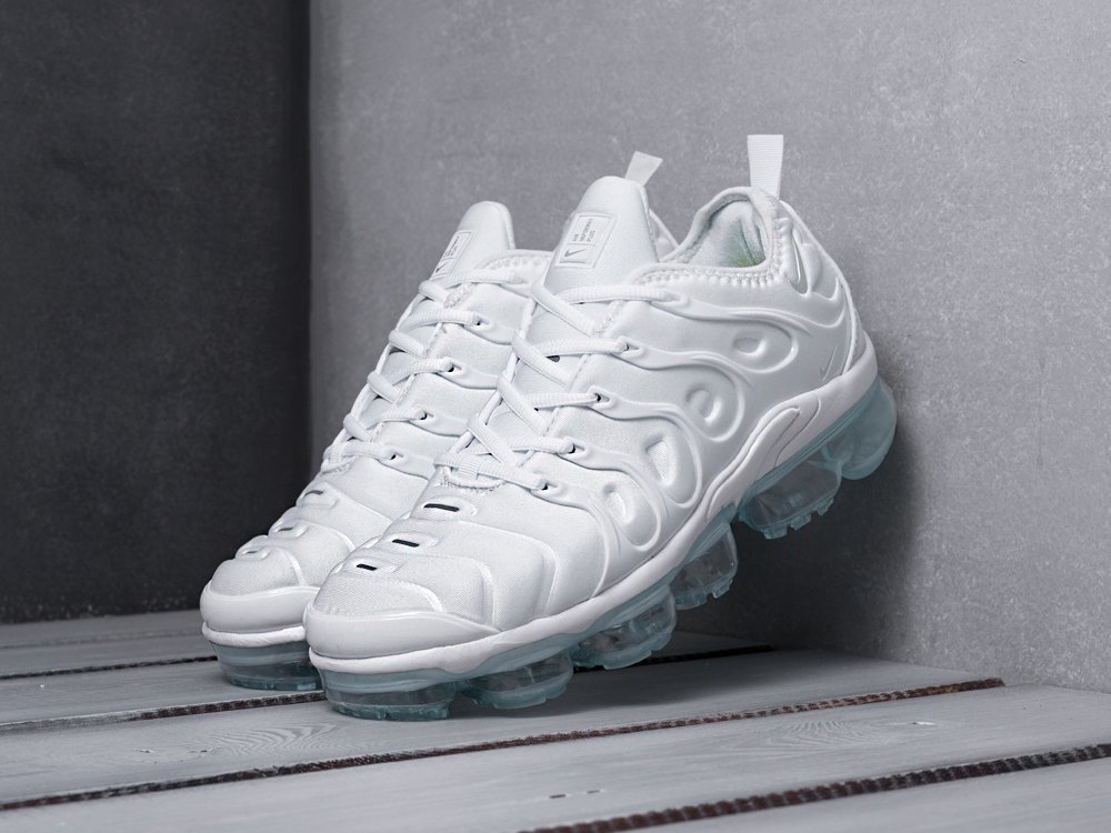 Nike Air VaporMax Plus белые мужские (AR10498) - фото 2