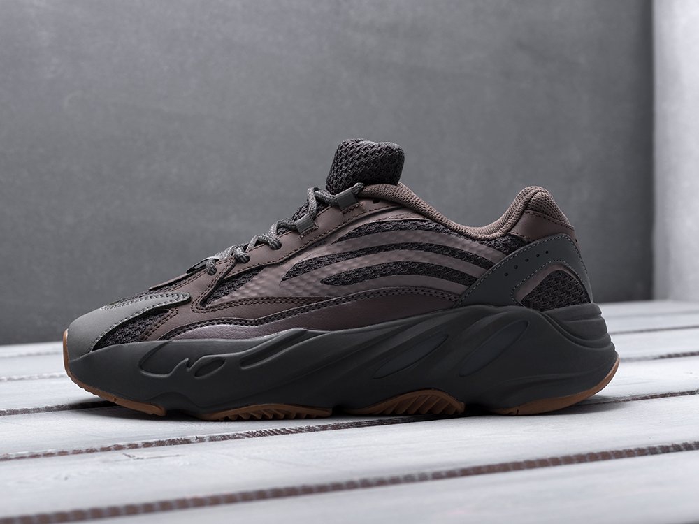 Adidas Yeezy Boost 700 v2 коричневые мужские (AR11722) - фото 1