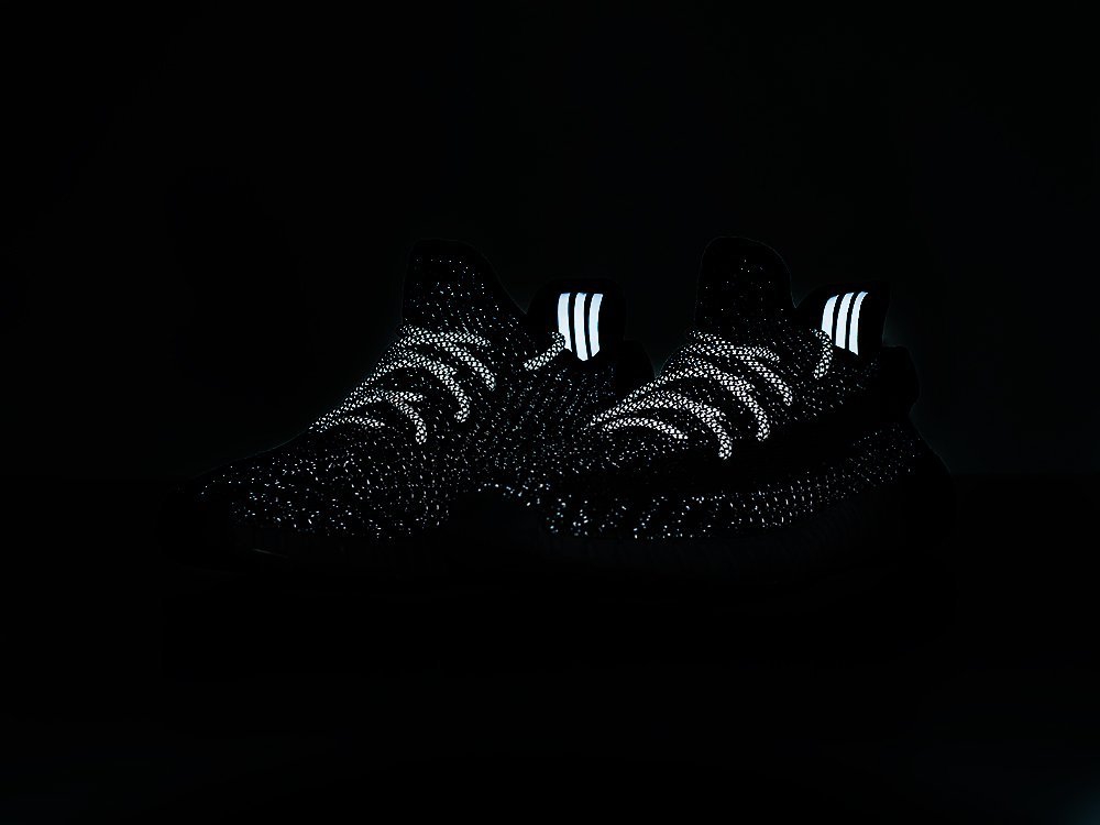 Adidas Yeezy 350 Boost v2 Pirate Black Reflective черные мужские (AR12539) - фото 3