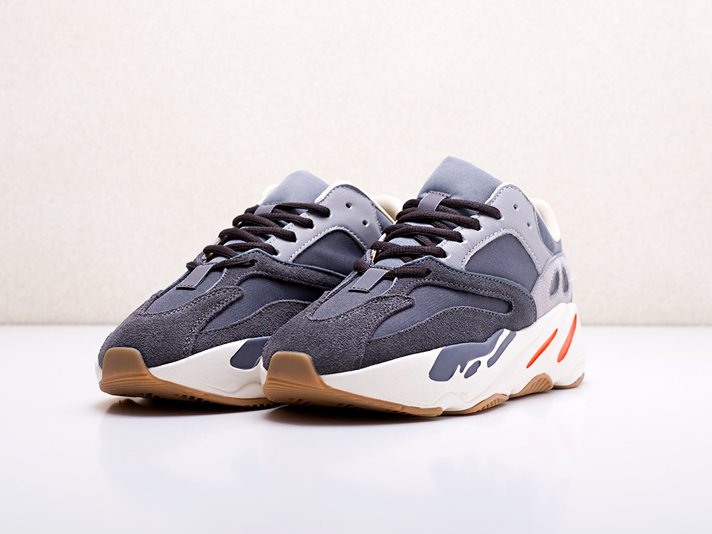 женские кроссовки Adidas Yeezy Boost 700