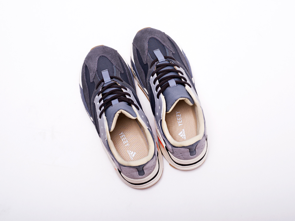 женские кроссовки Adidas Yeezy Boost 700