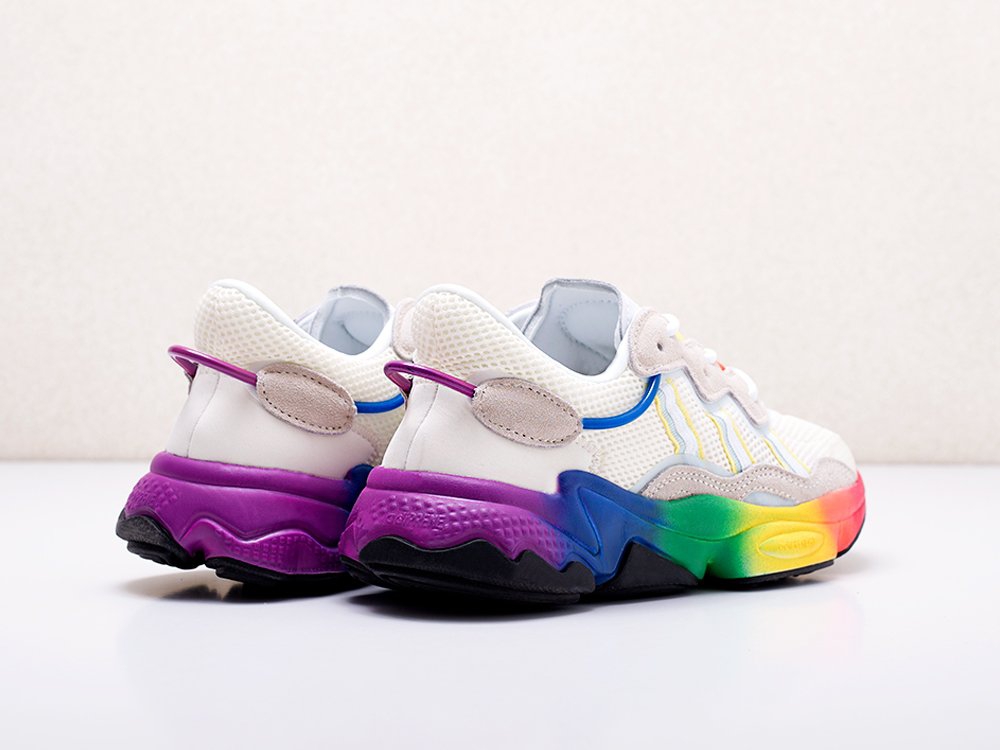 женские кроссовки Adidas Ozweego