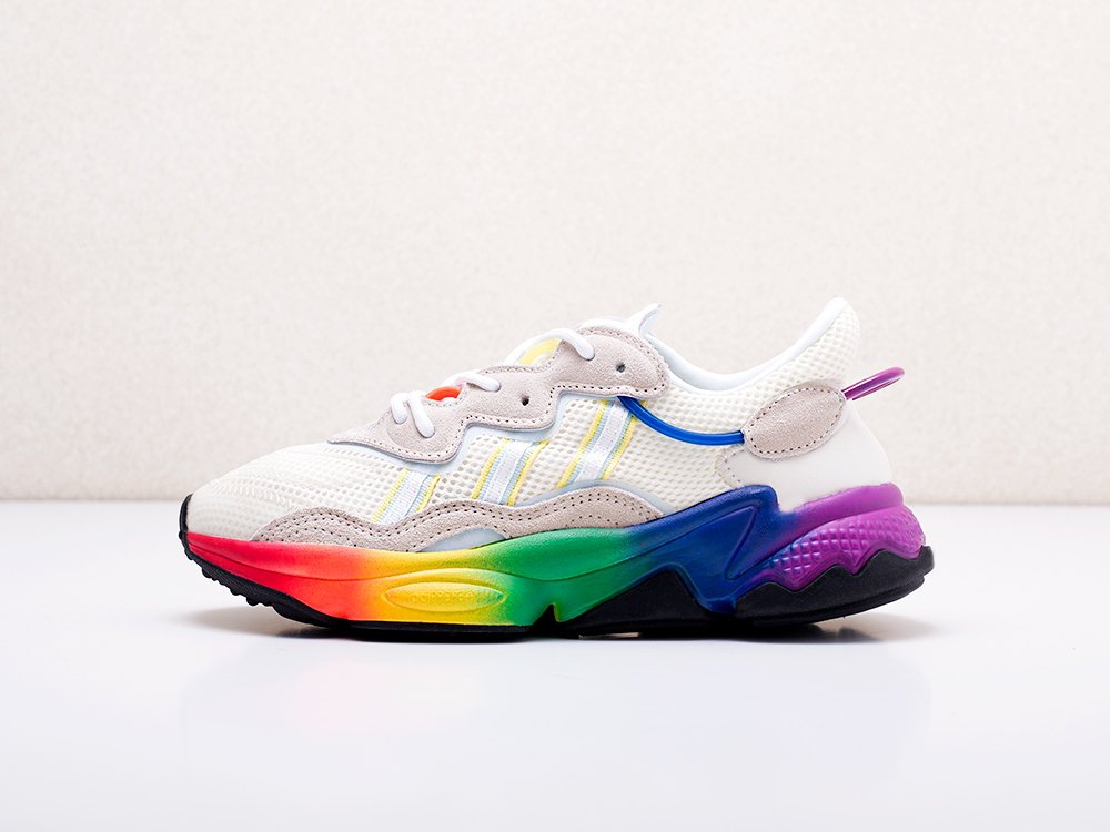 женские кроссовки Adidas Ozweego