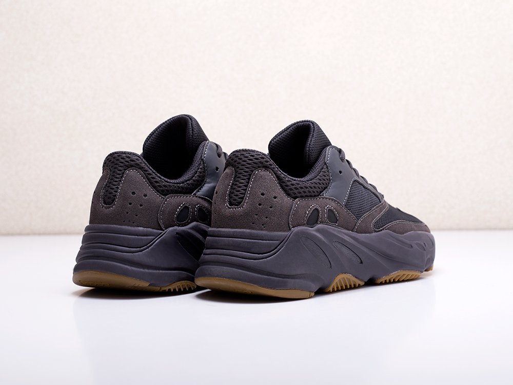 женские кроссовки Adidas Yeezy Boost 700