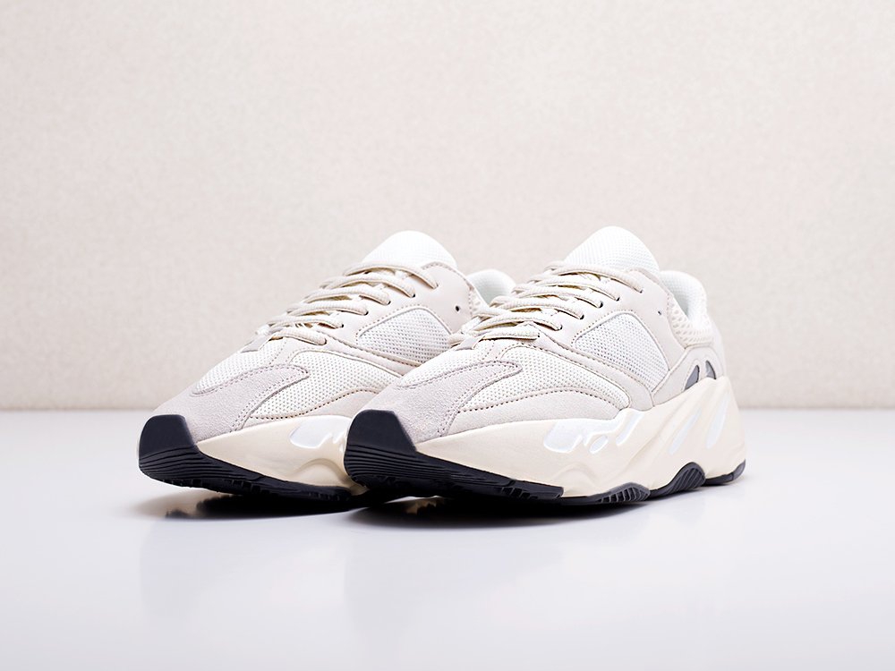 женские кроссовки Adidas Yeezy Boost 700