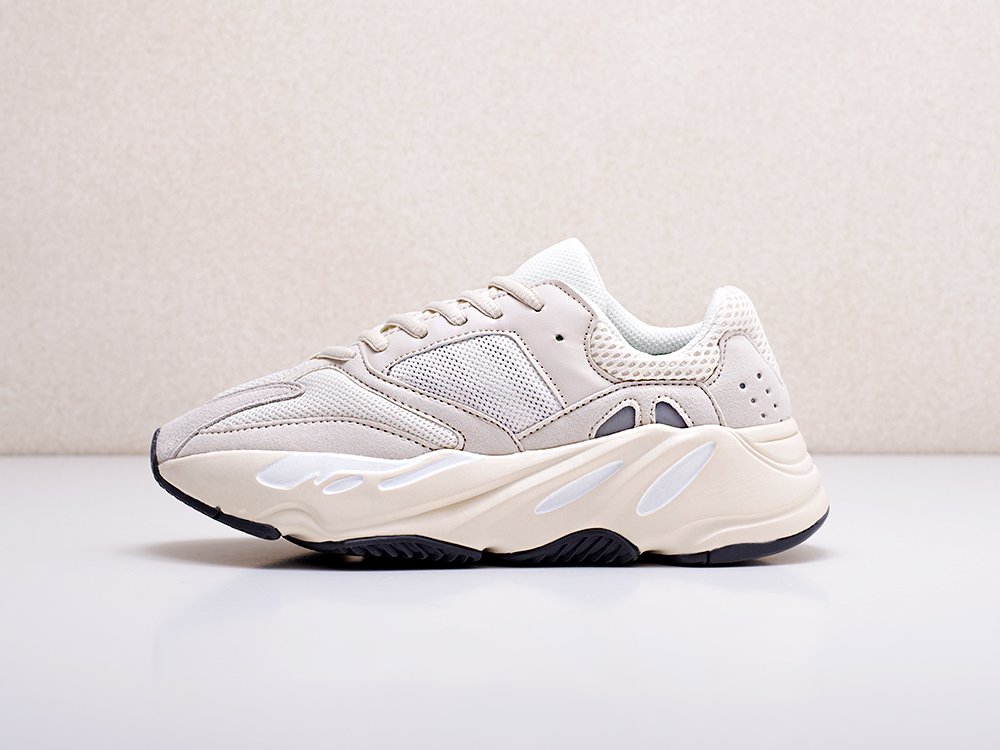 женские кроссовки Adidas Yeezy Boost 700