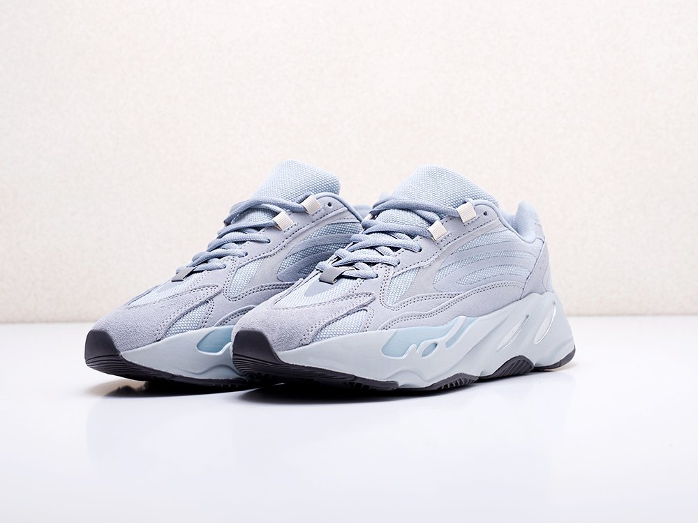 женские кроссовки Adidas Yeezy Boost 700 v2