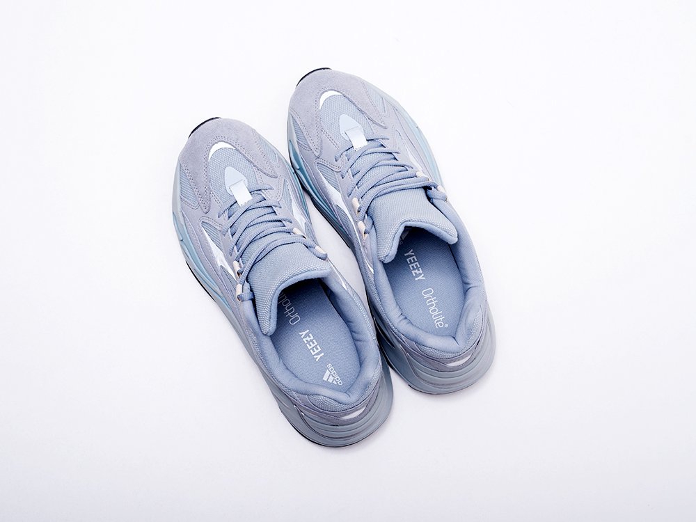 женские кроссовки Adidas Yeezy Boost 700 v2