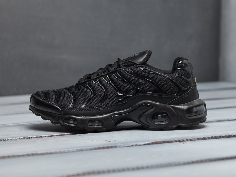 Nike Air Max Plus черные мужские (AR14662) - фото 1 Nike Air Max Plus черные мужские (AR14662) - фото 1
