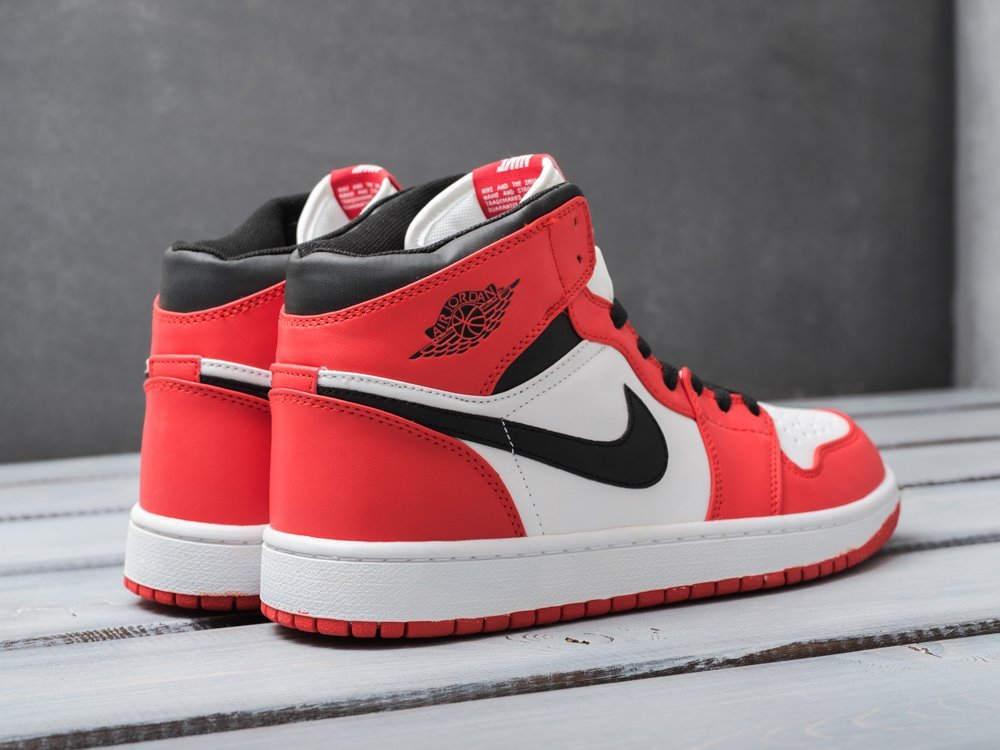 Nike Air Jordan 1 Retro High OG Chicago 2015 красные мужские (AR15782) - фото 5