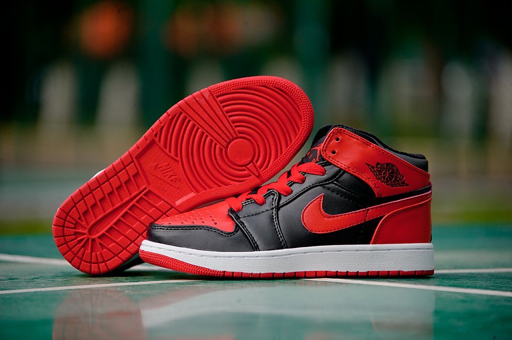 Nike Air Jordan 1 «Banned» WMNS черные женские (AR17082) - фото 2 Nike Air Jordan 1 «Banned» WMNS черные женские (AR17082) - фото 2