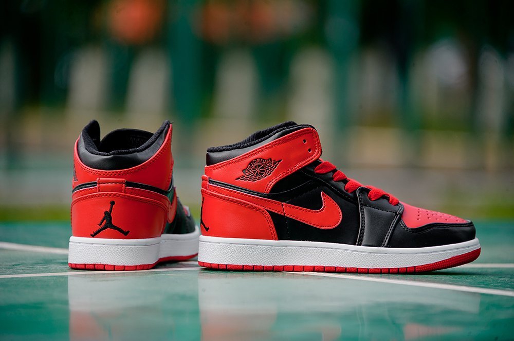 Nike Air Jordan 1 «Banned» WMNS черные женские (AR17082) - фото 3 Nike Air Jordan 1 «Banned» WMNS черные женские (AR17082) - фото 3