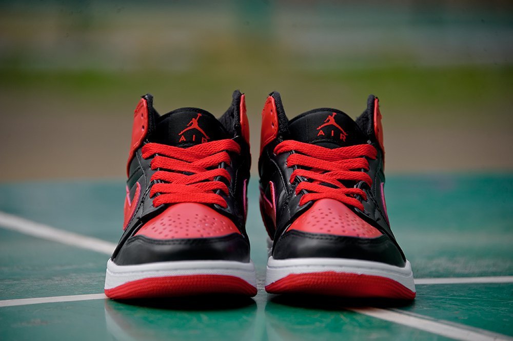 Nike Air Jordan 1 «Banned» WMNS черные женские (AR17082) - фото 4 Nike Air Jordan 1 «Banned» WMNS черные женские (AR17082) - фото 4
