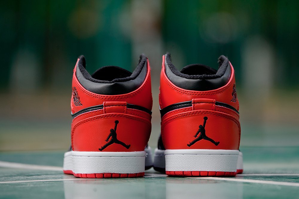 Nike Air Jordan 1 «Banned» WMNS черные женские (AR17082) - фото 5 Nike Air Jordan 1 «Banned» WMNS черные женские (AR17082) - фото 5