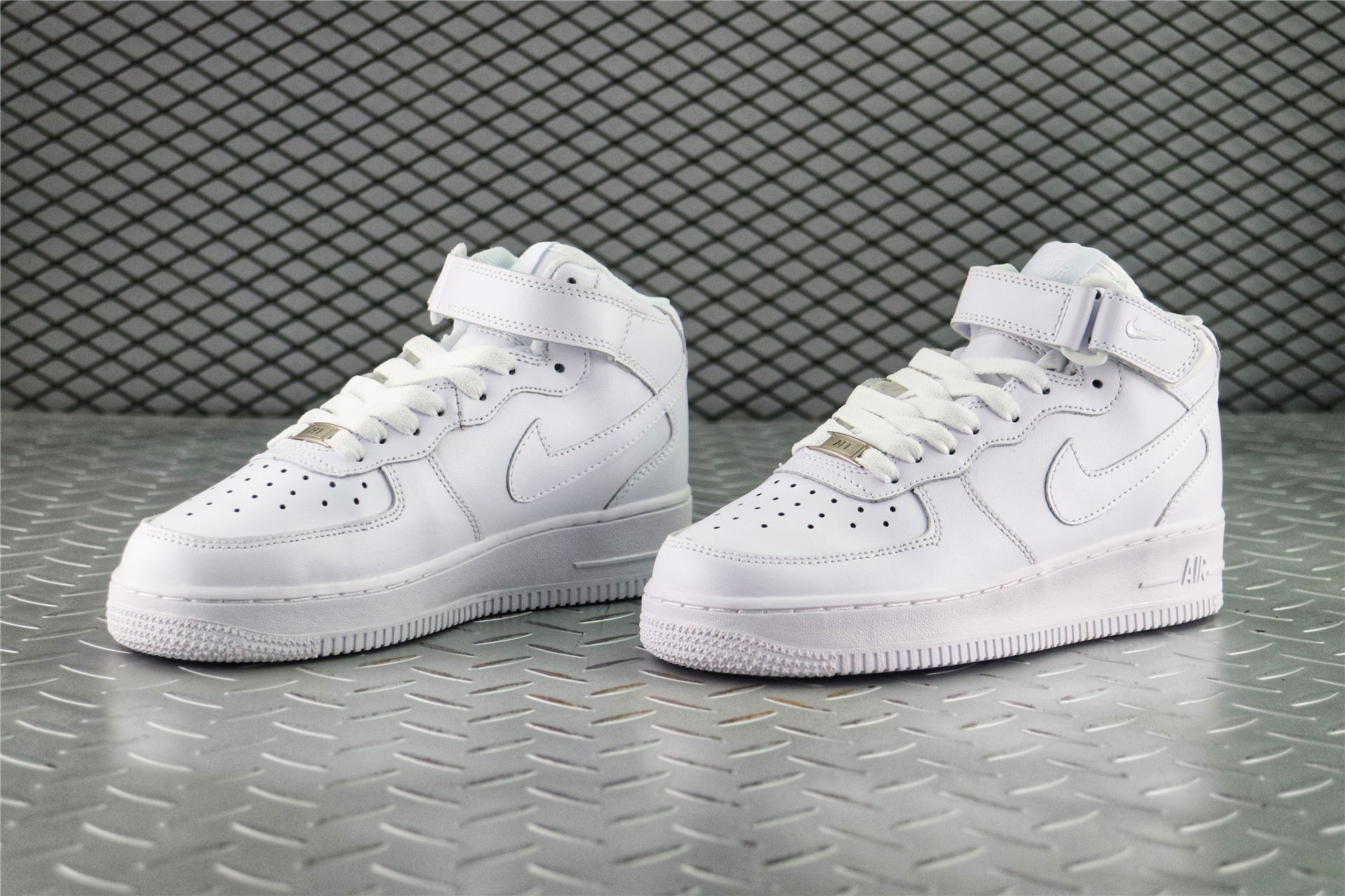 Найк форсы мужские белые. Найк Эйр Форс мужские. Nike Air Force 1 высокие. Nike Air Force 1 мужские. Кроссовки найк АИР Форс мужские.