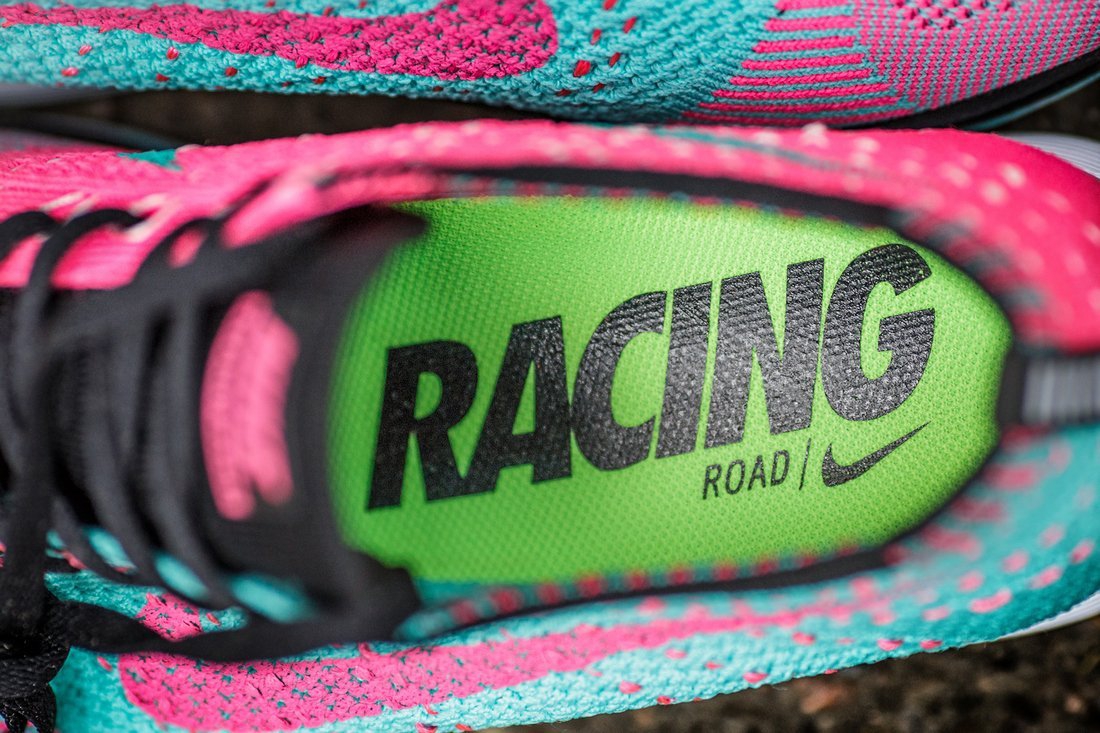 Nike Flyknit Racer WMNS разноцветные текстиль женские (AR19040) - фото 7