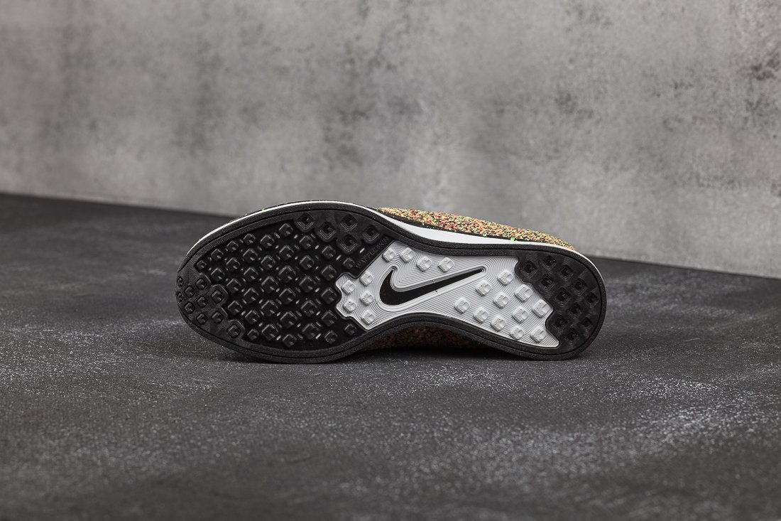 Nike Flyknit Racer WMNS оранжевые женские (AR19043) - фото 4 Nike Flyknit Racer WMNS оранжевые женские (AR19043) - фото 4