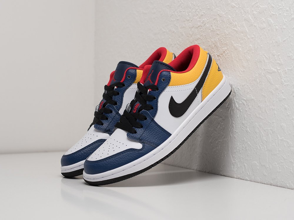 Nike Air Jordan 1 Low белые кожа женские (AR20825) - фото 1 Nike Air Jordan 1 Low белые кожа женские (AR20825) - фото 1