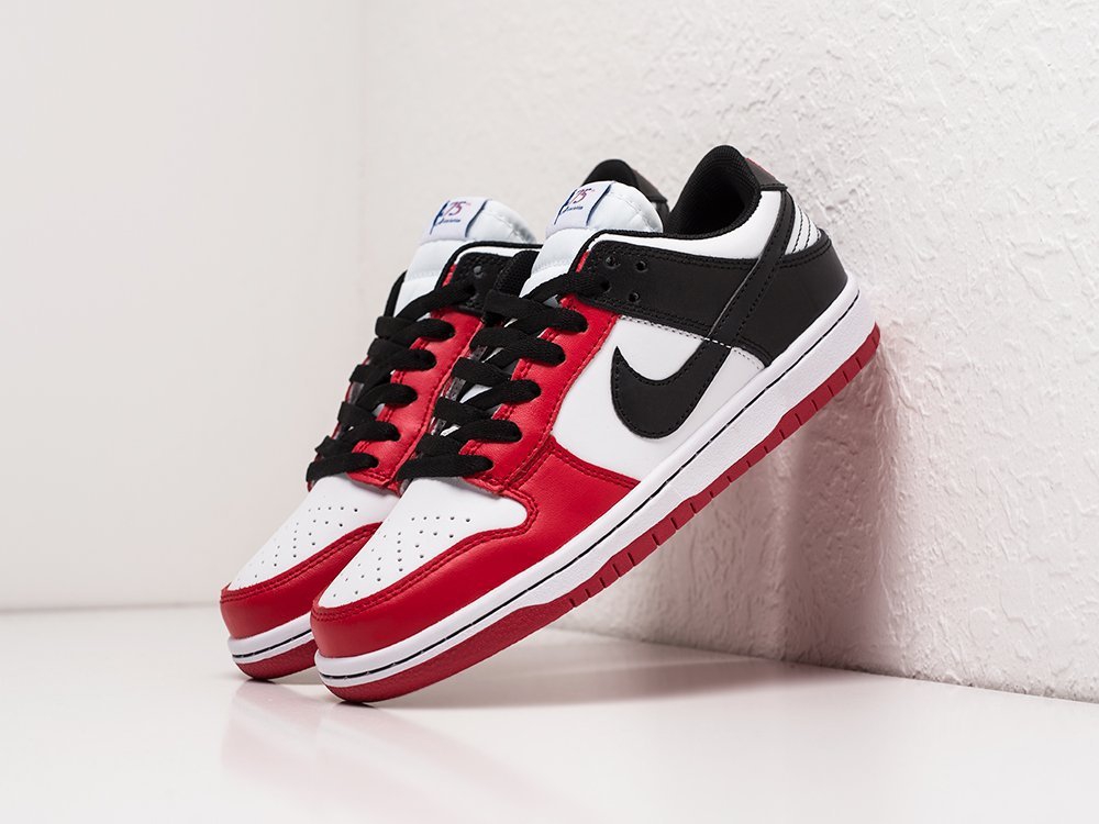 Nike SB Dunk Low WMNS EMB NBA 75th Anniversary Chicago белые замша женские (AR21290) - фото 2 Nike SB Dunk Low WMNS EMB NBA 75th Anniversary Chicago белые замша женские (AR21290) - фото 2