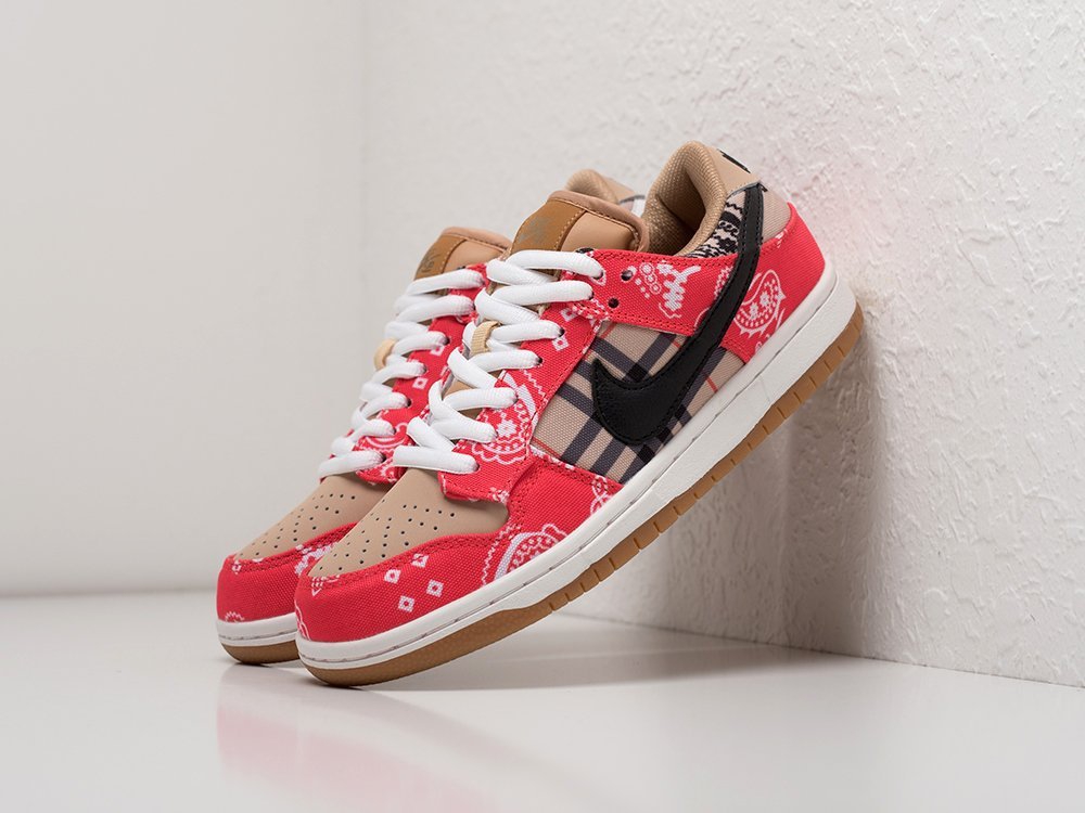 Nike SB Dunk Low x Travis Scott WMNS красные текстиль женские (AR22010) - фото 2 Nike SB Dunk Low x Travis Scott WMNS красные текстиль женские (AR22010) - фото 2