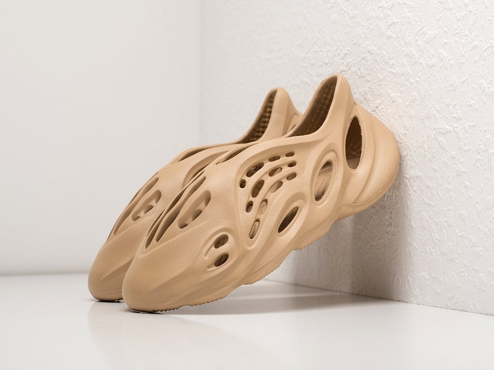 Adidas Yeezy Foam Runner WMNS бежевые женские (AR23376) - фото 2 Adidas Yeezy Foam Runner WMNS бежевые женские (AR23376) - фото 2