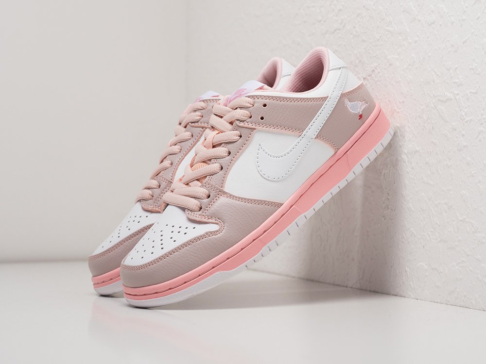 Nike SB Dunk Low WMNS x Staple Pink Pigeon розовые кожа женские (AR23387) - фото 2 Nike SB Dunk Low WMNS x Staple Pink Pigeon розовые кожа женские (AR23387) - фото 2