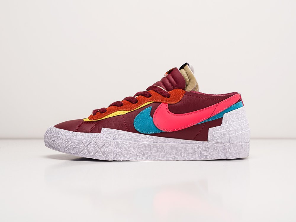 Nike x Kaws x Sacai x Blazer Low бордовые текстиль мужские (AR23628) - фото 1 Nike x Kaws x Sacai x Blazer Low бордовые текстиль мужские (AR23628) - фото 1