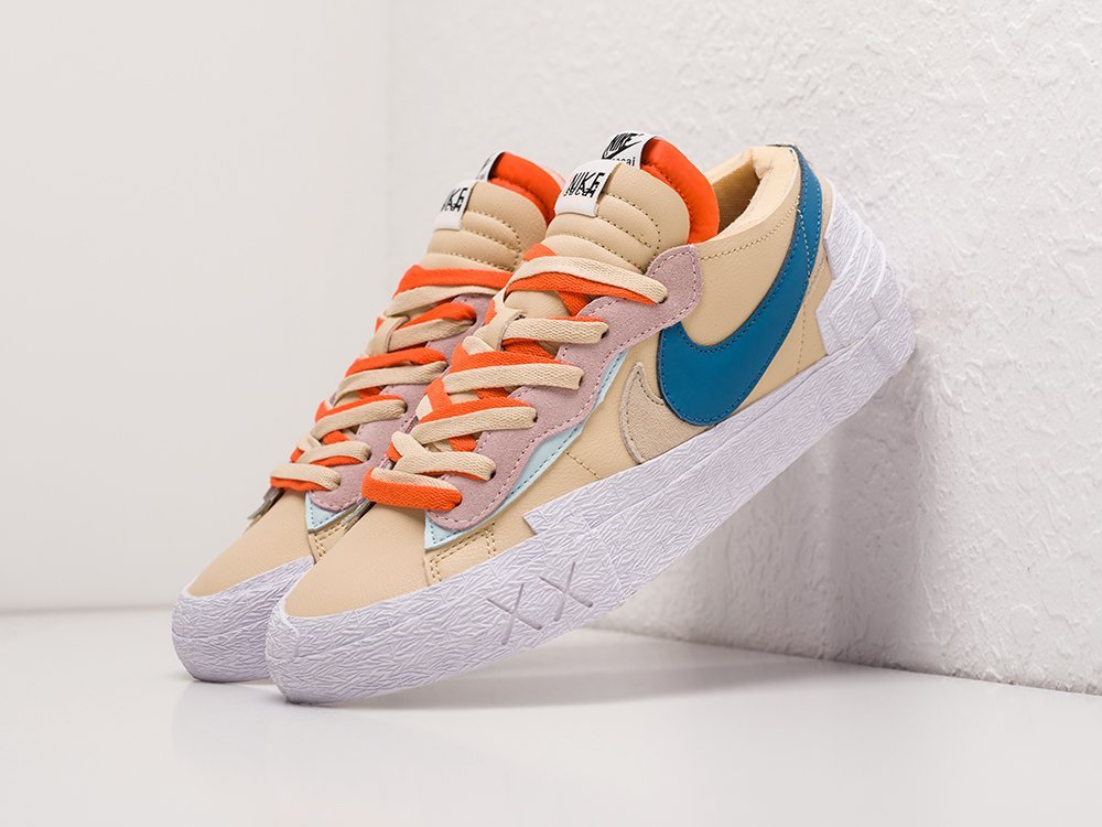 Nike x Kaws x Sacai x Blazer Low Reed бежевые текстиль мужские (AR23630) - фото 2 Nike x Kaws x Sacai x Blazer Low Reed бежевые текстиль мужские (AR23630) - фото 2
