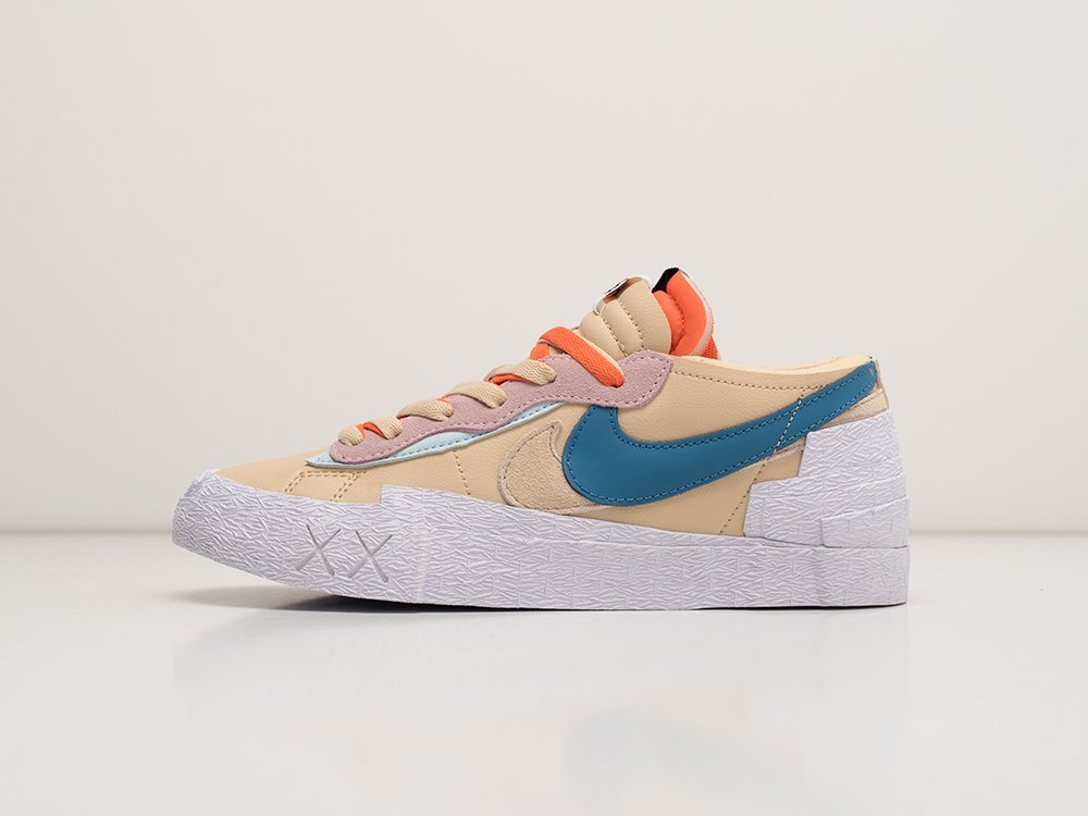 Nike x Kaws x Sacai Blazer Low WMNS Reed бежевые текстиль женские (AR23708) - фото 1 Nike x Kaws x Sacai Blazer Low WMNS Reed бежевые текстиль женские (AR23708) - фото 1
