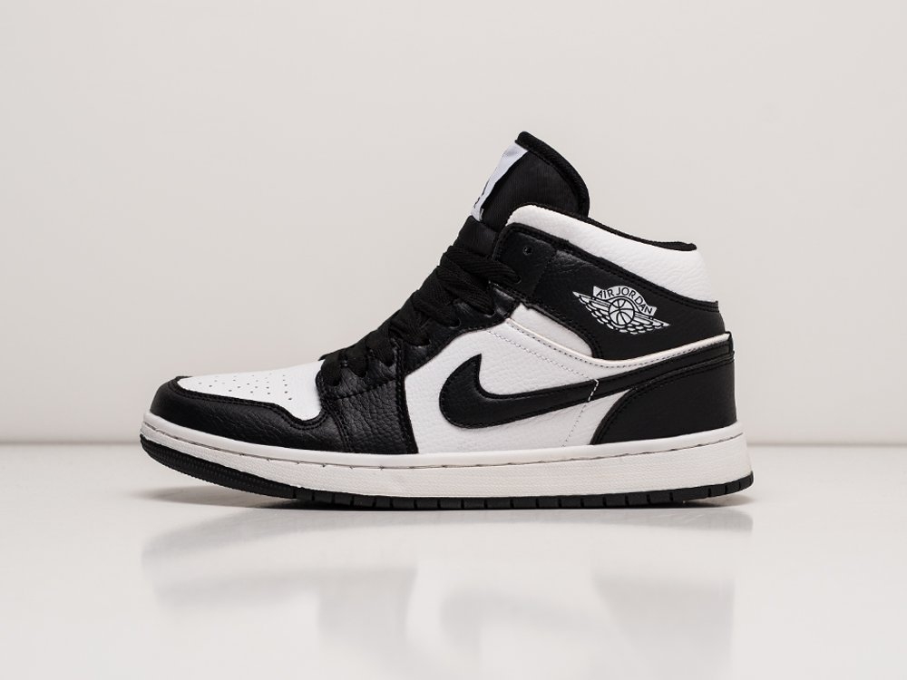 Nike Air Jordan 1 Black / White - фото 1