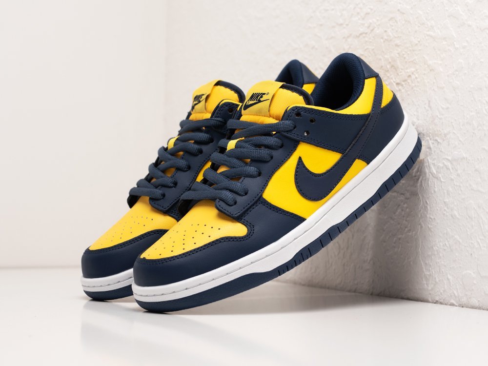 Nike SB Dunk Low Michigan желтые замша мужские (AR24153) - фото 2 Nike SB Dunk Low Michigan желтые замша мужские (AR24153) - фото 2