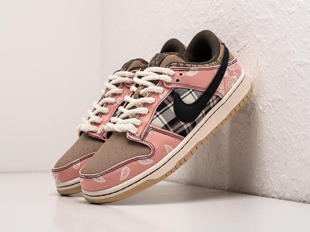 Nike SB Dunk Low x Travis Scott WMNS розовые кожа женские (AR24250) - фото 2 Nike SB Dunk Low x Travis Scott WMNS розовые кожа женские (AR24250) - фото 2