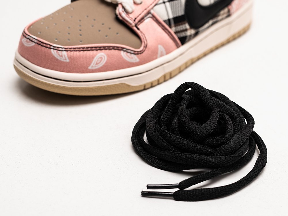 Nike SB Dunk Low x Travis Scott WMNS розовые кожа женские (AR24250) - фото 4 Nike SB Dunk Low x Travis Scott WMNS розовые кожа женские (AR24250) - фото 4