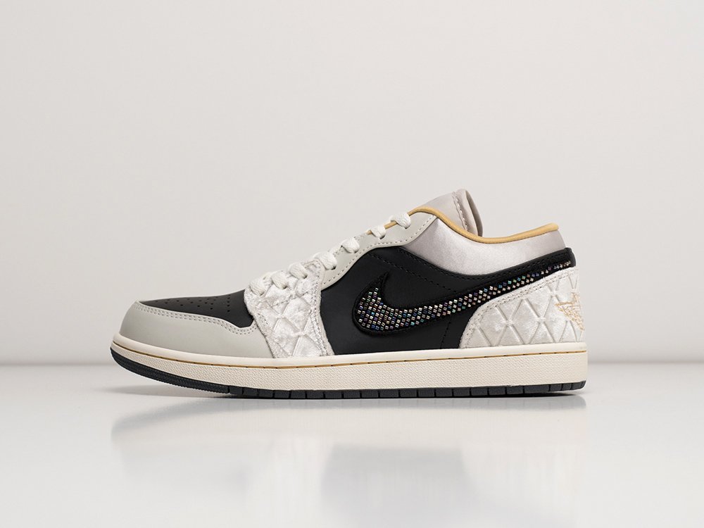 Nike Air Jordan 1 Low SE Beaded Swoosh черные кожа мужские (AR25534) - фото 1 Nike Air Jordan 1 Low SE Beaded Swoosh черные кожа мужские (AR25534) - фото 1
