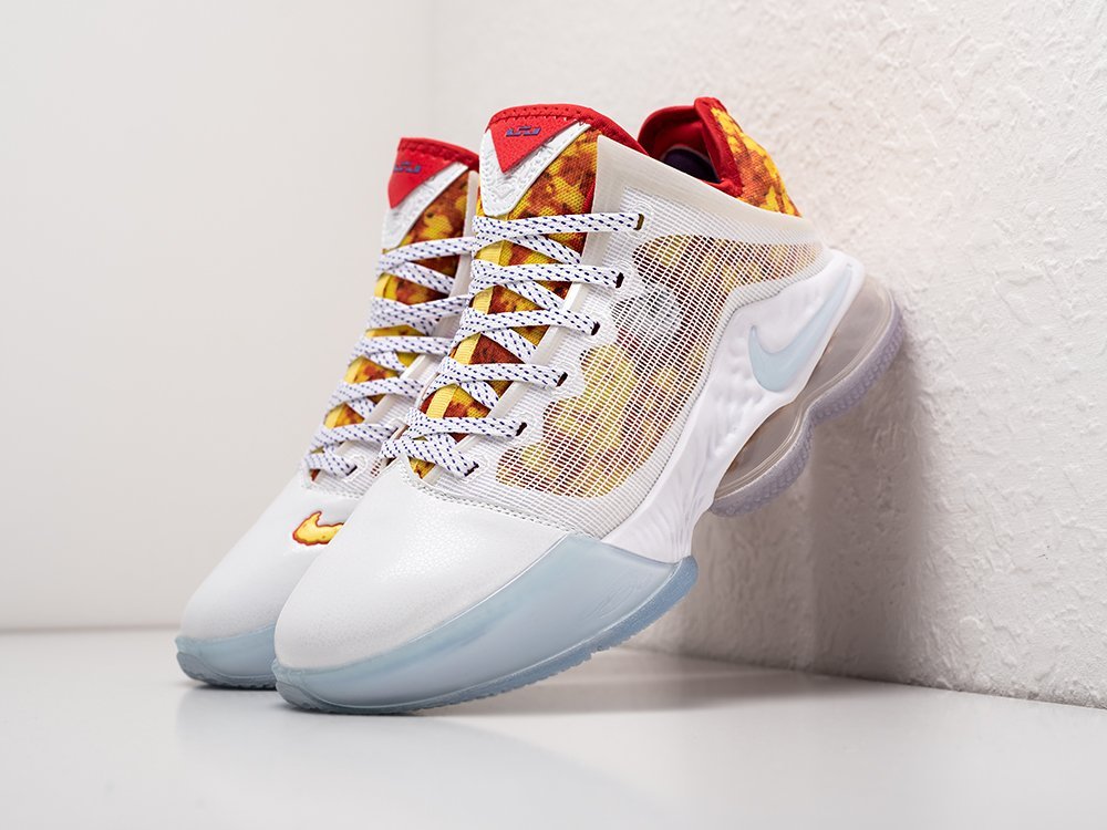 Nike x The Flintstone Lebron XIX Low Magic Fruity Pebbles белые текстиль мужские (AR26009) - фото 2 Nike x The Flintstone Lebron XIX Low Magic Fruity Pebbles белые текстиль мужские (AR26009) - фото 2