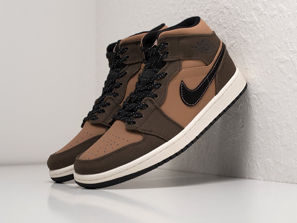 Nike Air Jordan 1 Mid SE Dark Chocolate коричневые замша мужские (AR26604) - фото 2 Nike Air Jordan 1 Mid SE Dark Chocolate коричневые замша мужские (AR26604) - фото 2