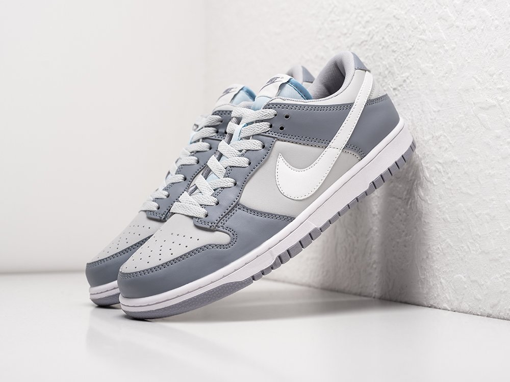 Nike SB Dunk Low Pure Platinum Wolf Grey WMNS серые кожа женские (AR26676) - фото 2 Nike SB Dunk Low Pure Platinum Wolf Grey WMNS серые кожа женские (AR26676) - фото 2