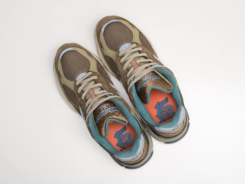 New Balance x Bodega x 990v3 Made In USA Anniversary коричневые замша мужские (AR27756) - фото 3 New Balance x Bodega x 990v3 Made In USA Anniversary коричневые замша мужские (AR27756) - фото 3