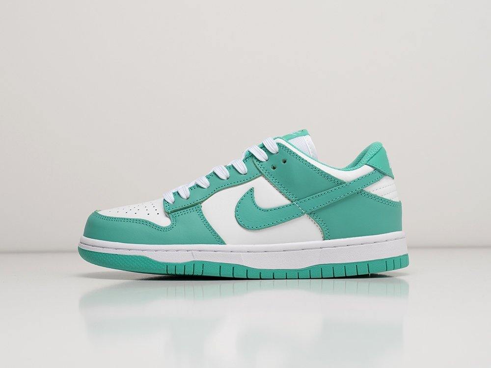 Nike SB Dunk Low Green Glow WMNS зеленые кожа женские (AR28608) - фото 1 Nike SB Dunk Low Green Glow WMNS зеленые кожа женские (AR28608) - фото 1