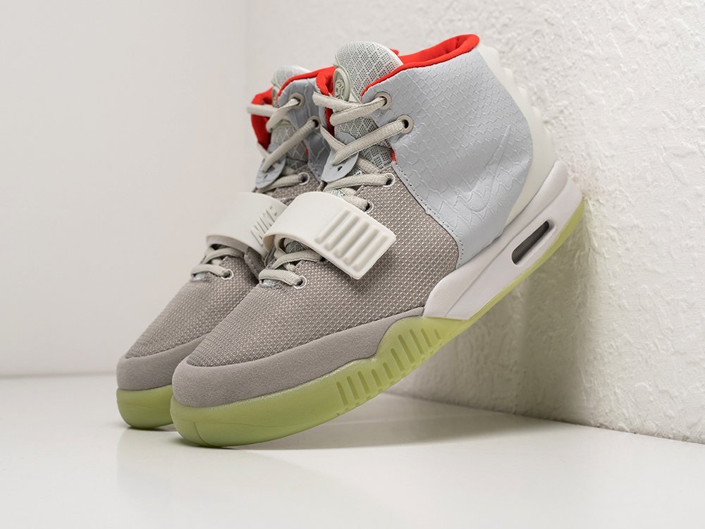 Nike Air Yeezy 2 NRG Pure Platinum серые текстиль мужские (AR28771) - фото 2 Nike Air Yeezy 2 NRG Pure Platinum серые текстиль мужские (AR28771) - фото 2