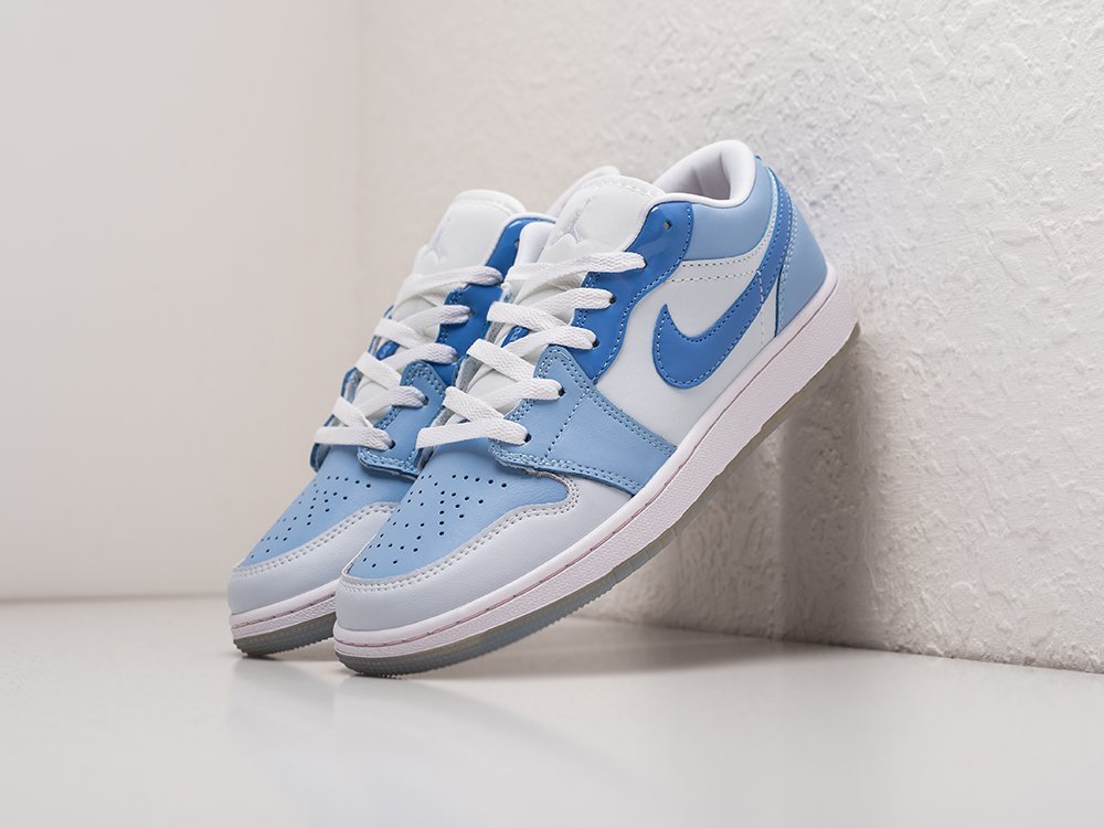 Nike Air Jordan 1 Low SE Mighty Swooshers WMNS голубые кожа женские (AR29210) - фото 2 Nike Air Jordan 1 Low SE Mighty Swooshers WMNS голубые кожа женские (AR29210) - фото 2
