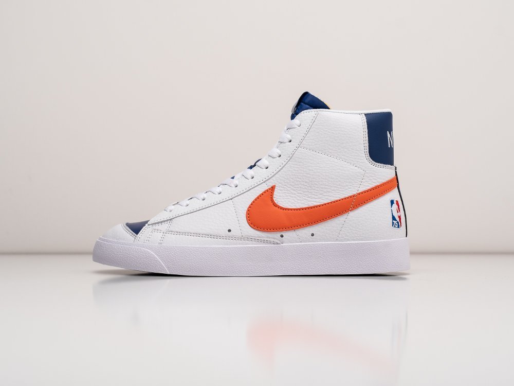 Nike x NBA x Blazer Mid 77 EMB Knicks белые кожа мужские (AR29254) - фото 1 Nike x NBA x Blazer Mid 77 EMB Knicks белые кожа мужские (AR29254) - фото 1