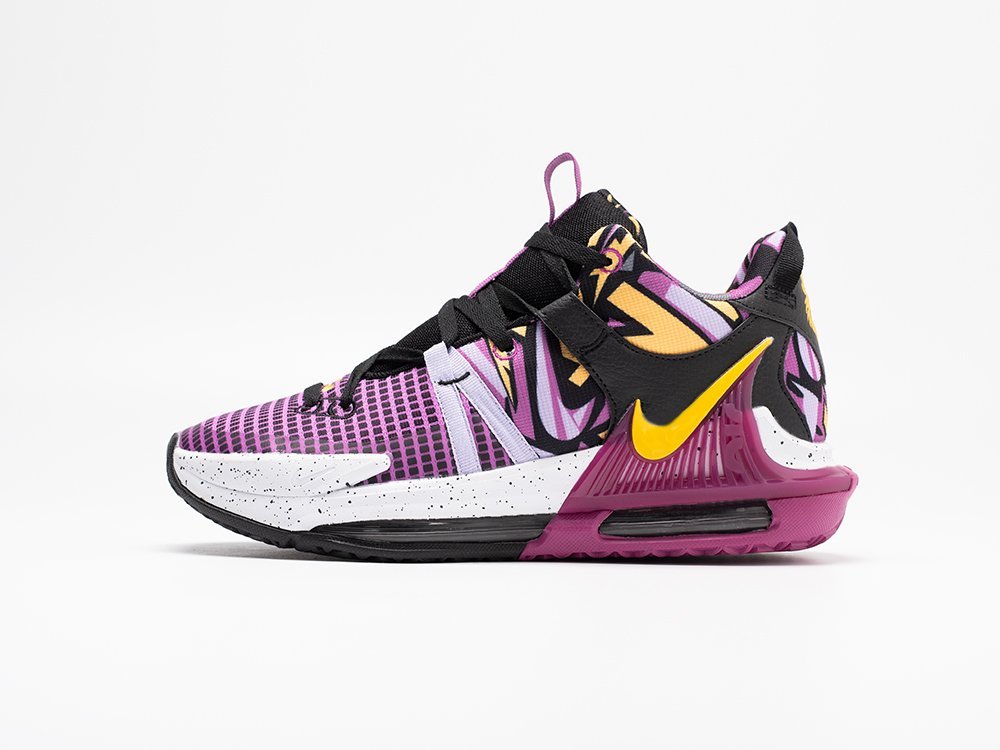 Nike LeBron Witness 7 SE PS Lakers Graffiti фиолетовые текстиль мужские (AR30919) - фото 1 Nike LeBron Witness 7 SE PS Lakers Graffiti фиолетовые текстиль мужские (AR30919) - фото 1
