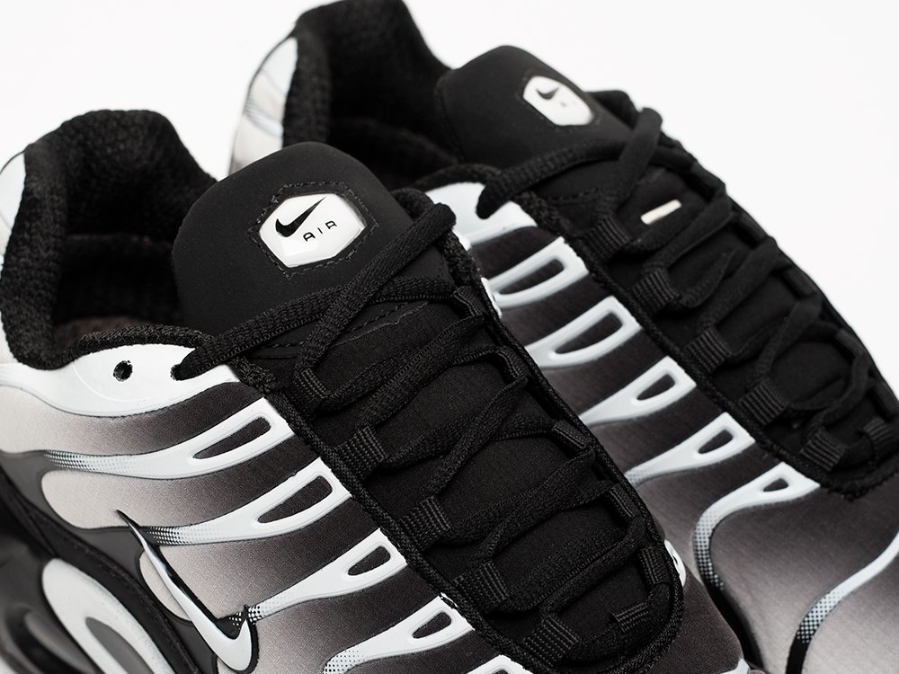 Nike air max plus tn ultra black and white hotsell