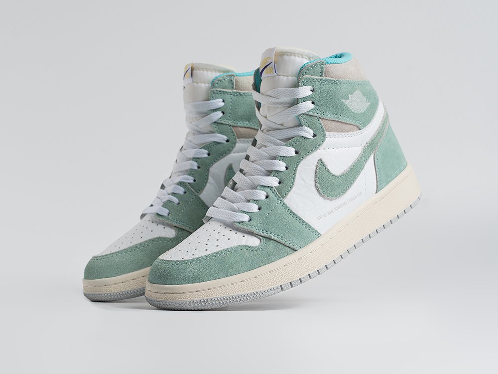 Nike Air Jordan 1 Retro High OG WMNS Turbo Green зеленые замша женские (AR34217) - фото 2 Nike Air Jordan 1 Retro High OG WMNS Turbo Green зеленые замша женские (AR34217) - фото 2