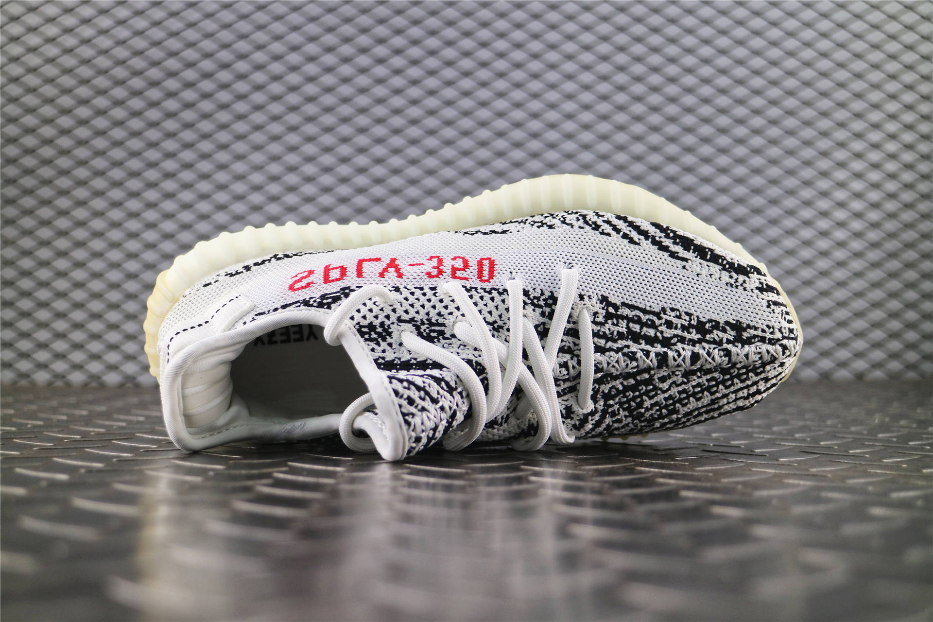 мужские кроссовки Adidas Yeezy 350 Boost V2 Zebra White / Core Black / Red