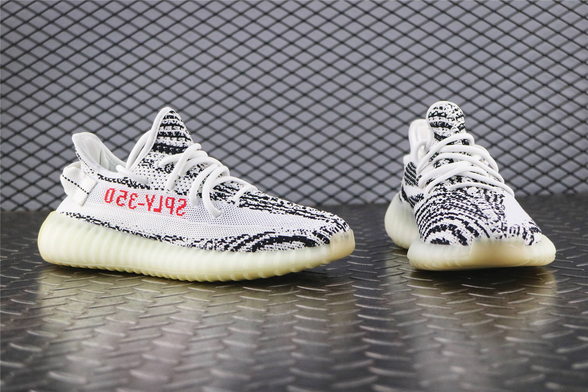 мужские кроссовки Adidas Yeezy 350 Boost V2 Zebra White / Core Black / Red