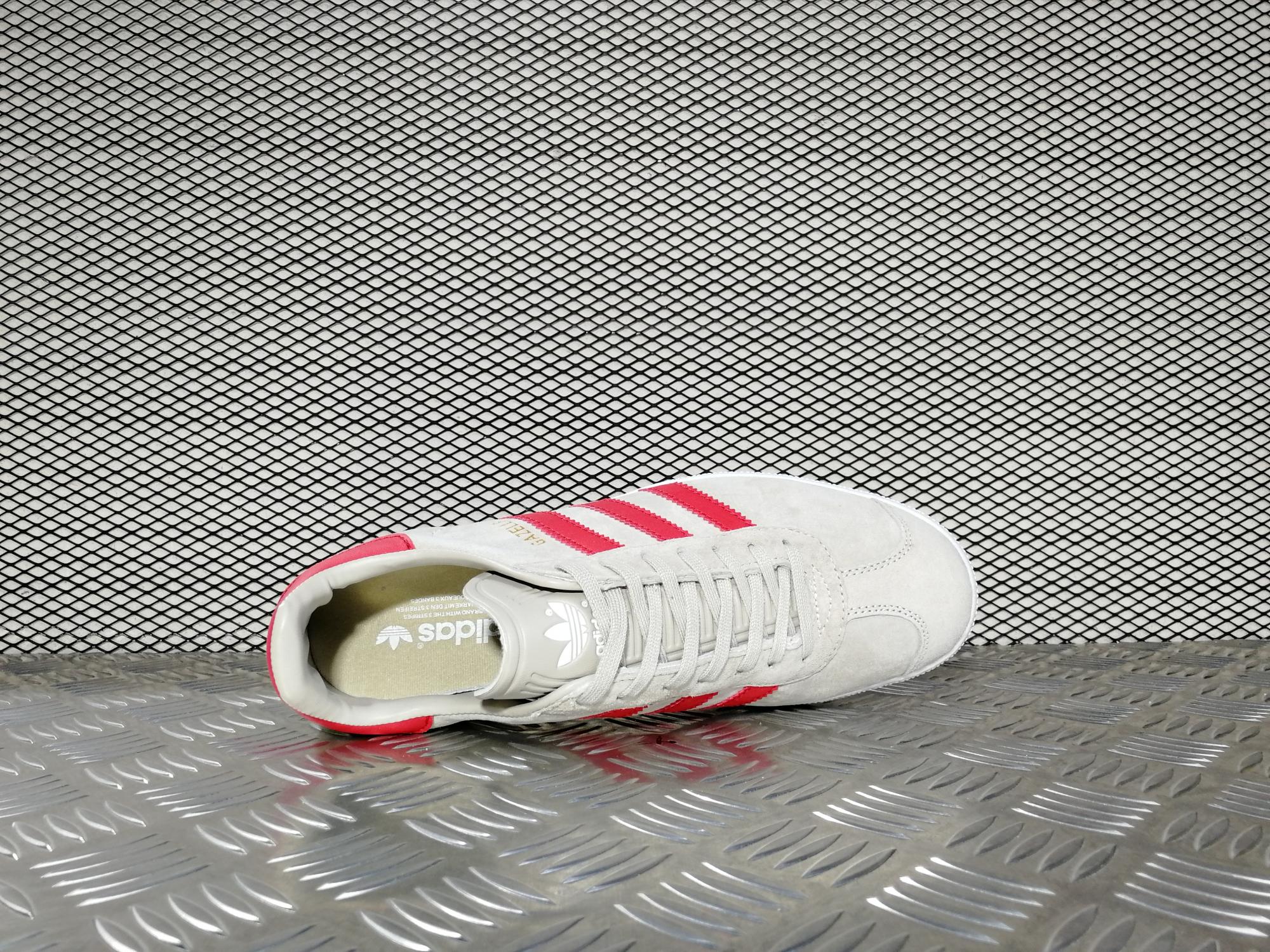 Кроссовки мужские Adidas Gazelle OG Medium Grey / Scarlet