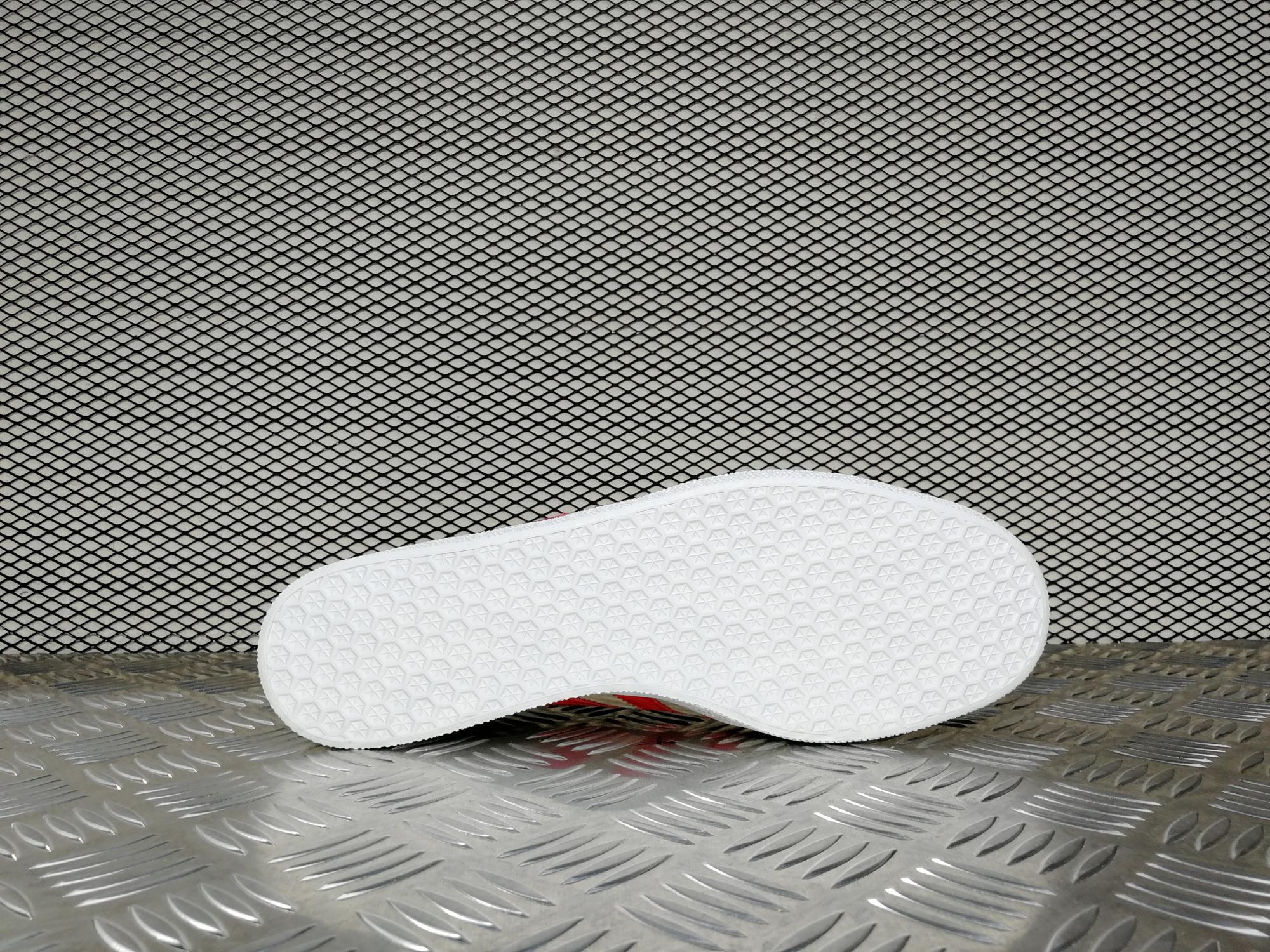 Кроссовки мужские Adidas Gazelle OG Medium Grey / Scarlet
