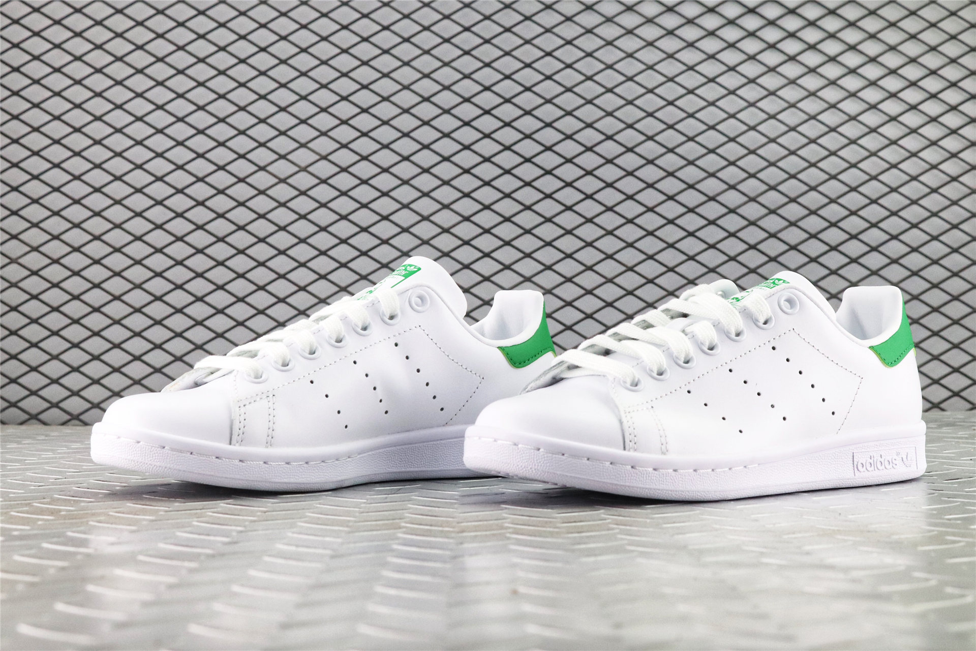 Кроссовки женские Adidas Stan Smith WMNS White / White / Green